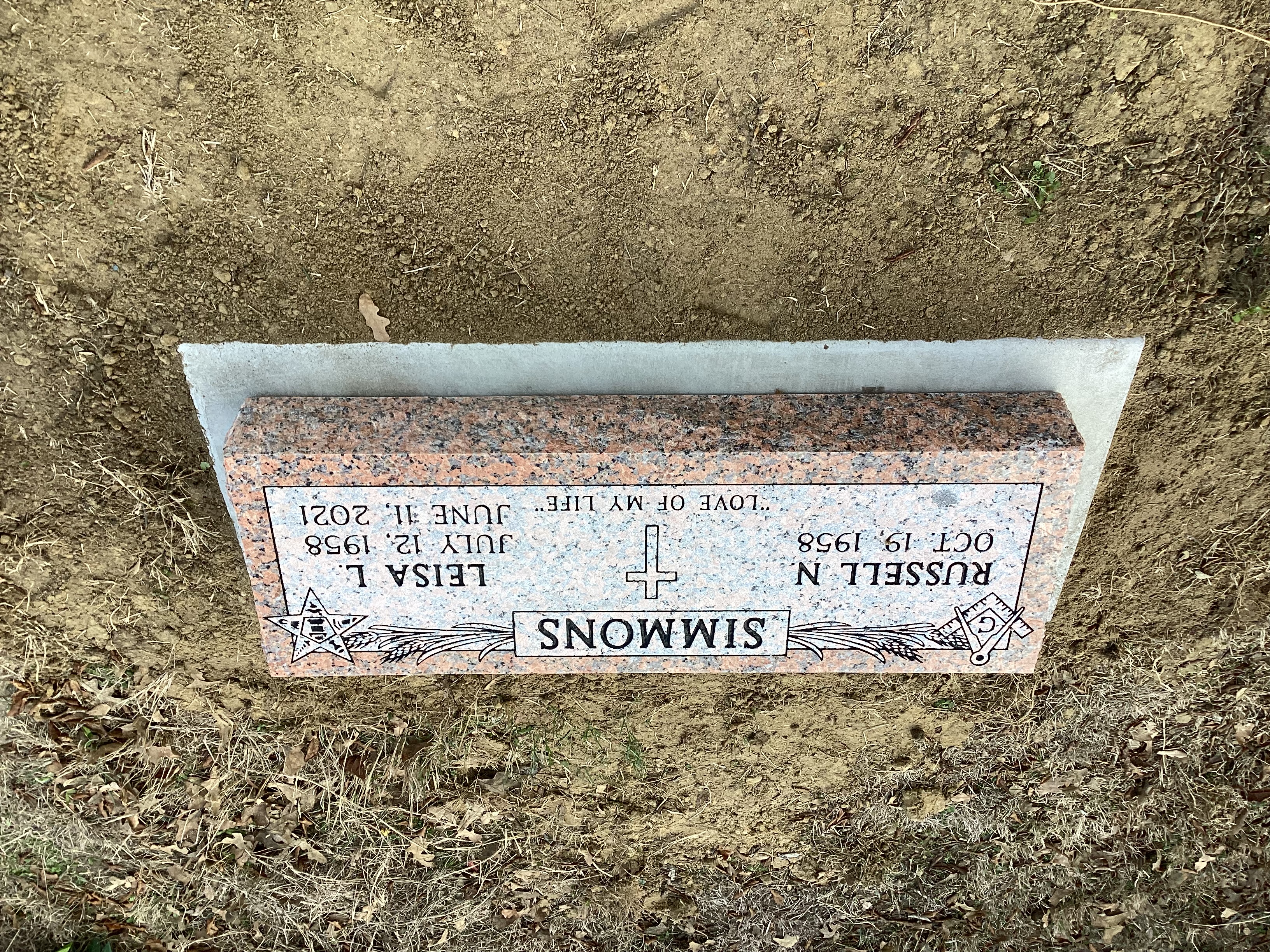 Monument - Simmons, Cash TX