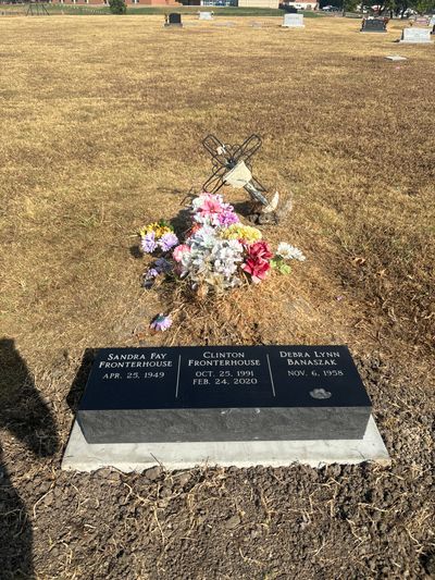 Top black Monument - IOOF - Farmersville , Farmersville TX